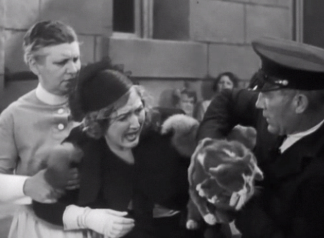 Headline Shooter - Basket Murderess Mary MacLaren still screaming as policeman takes gray and white cats away