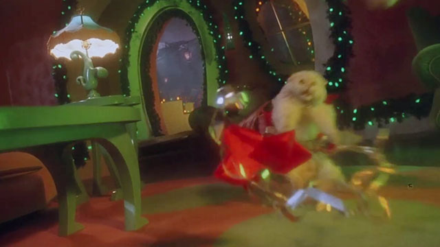 How the Grinch Stole Christmas - white Persian cat being sucked into tube