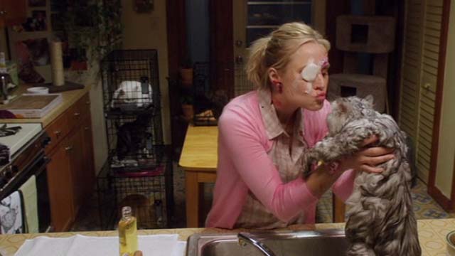 How to Be a Latin Lover - Cindy Kristen Bell kissing at Persian cat she is washing in sink