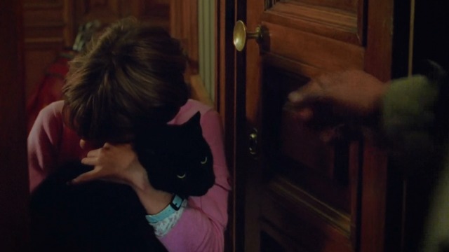 Incompresa - Aria hugs black cat Dac as her father enters