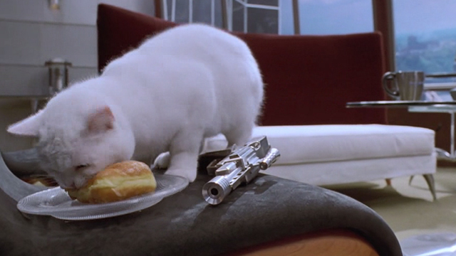 Inspector Gadget - white cat Sniffy stealing cruller