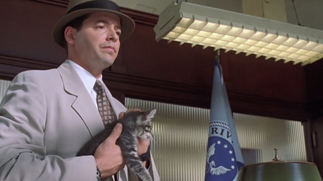 Inspector Gadget - Inspector Gadget Matthew Broderick leaving office with tabby kitten