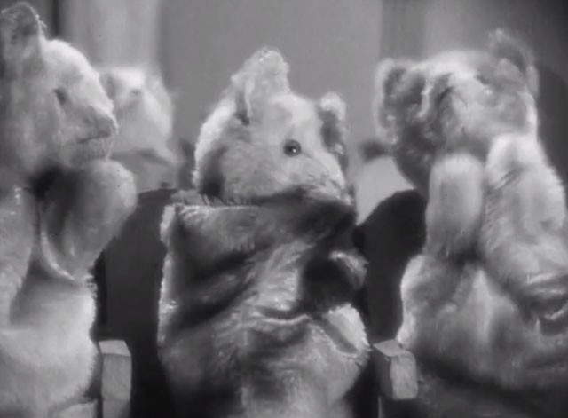It's the Cats - cat puppets applauding