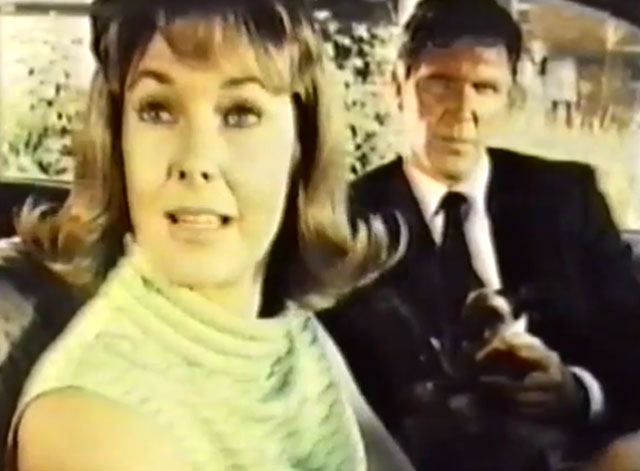 It Takes All Kinds - Tony Robert Lansing and Laura Vera Miles in car with seal point Siamese cat Charlie Fang