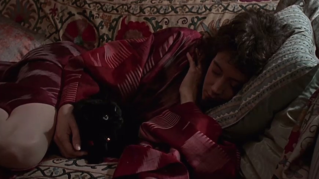 A Kiss Before Dying - black cat Pepe on couch with sleeping Ellen Sean Young