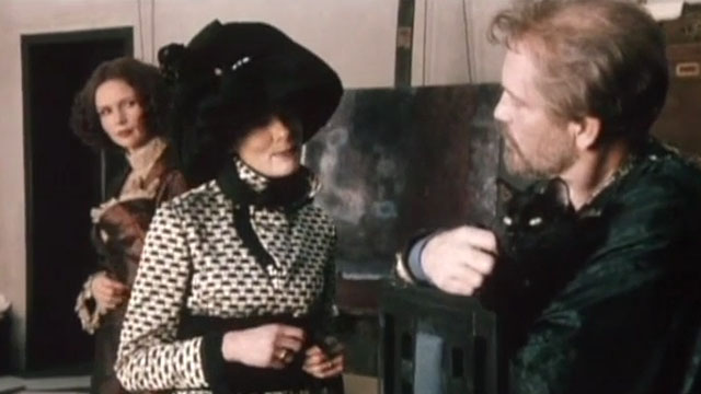 Klimt - John Malkovich holding black cat with Midi Veronica Ferres and Serena Sandra Ceccarelli