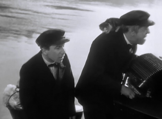 L'Atalante - kitten on Jules Michel Simon's shoulder