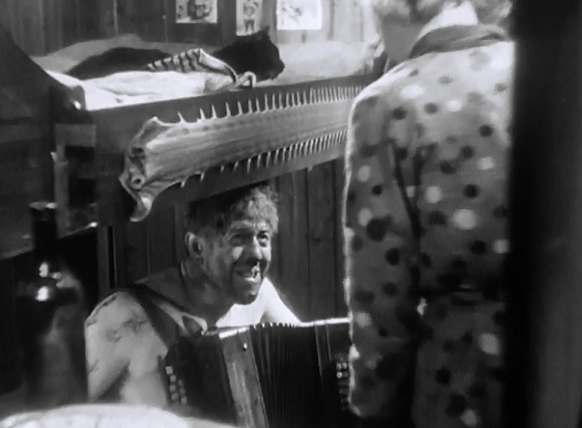 L'Atalante - black cat on Jules' Michel Simon bed