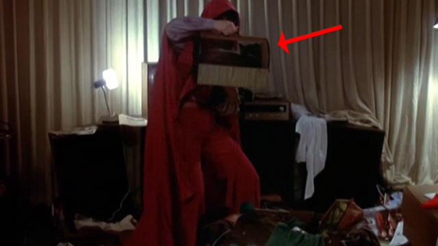 The Late Show - Margo Lily Tomlin holding gray cat Winston in carrier