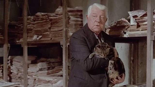 Le Chat - tabby cat Greffier held by Julien Jean Gabin