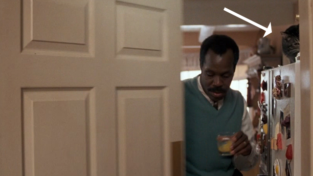 Lethal Weapon - tabby cat Burbank on top of refrigerator beside Murtaugh Danny Glover