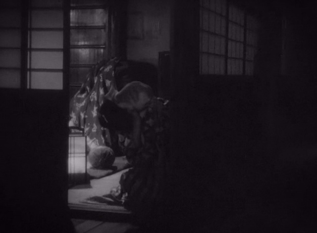 The Life of Oharu - Oharu Kinuyo Tanaka pressing small cat to her hair