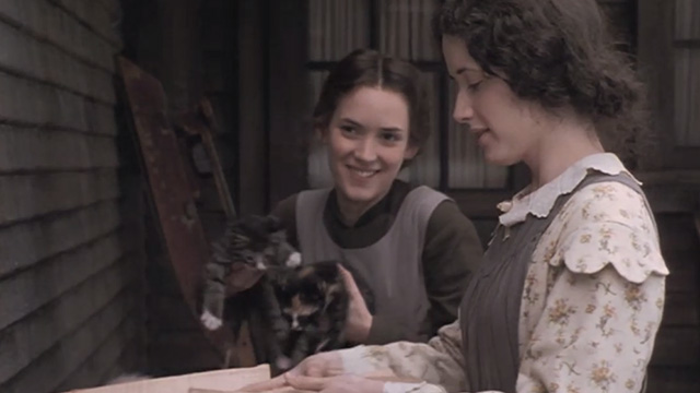 Little Women - Jo Winona Ryder and Beth Claire Danes at the woodpile with kittens