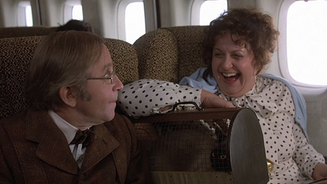 Love at First Bite - Renfield Arte Johnson sitting with woman on plane Jacque Lynn Colton with Siamese cat Salome in carrier