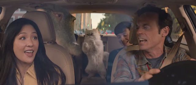Lyle Lyle Crocodile - silver Persian longhair cat Loretta dancing in car with Lyle and the Primms