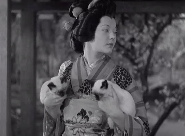 Madame Butterfly - Cho-Cho San Sylvia Sidney holding two Siamese kittens