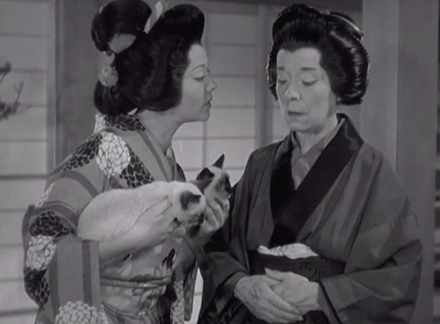 Madame Butterfly - Cho-Cho San Sylvia Sidney holding two Siamese kittens with Suzuki Louise Carter