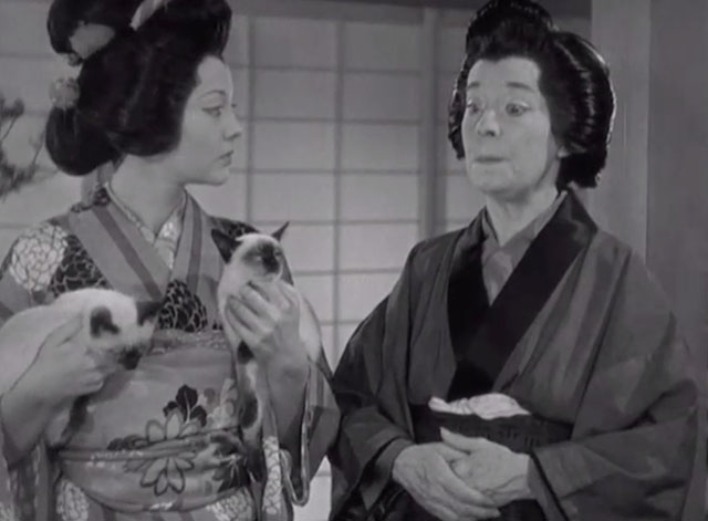 Madame Butterfly - Cho-Cho San Sylvia Sidney holding two Siamese kittens with Suzuki Louise Carter
