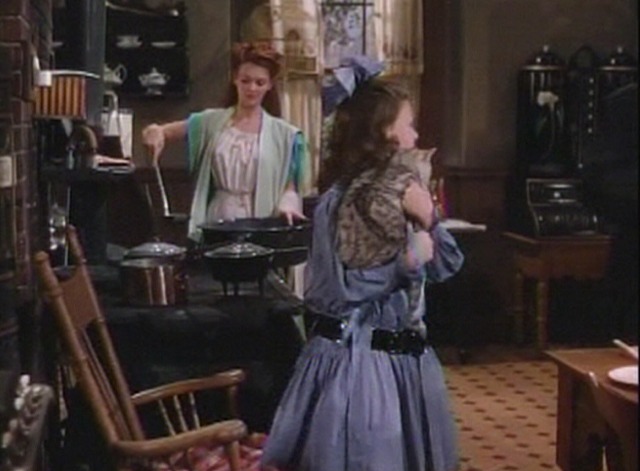 Meet Me in St. Louis - Agnes picks up cat Lady Babbie