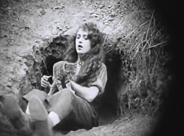 Mickey - Mabel Normand with tabby cat