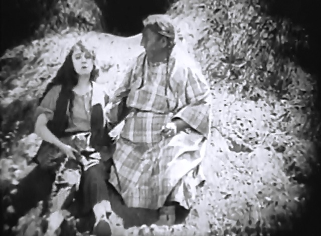 Mickey - Mabel Normand with tabby cat and Minnie Devereaux