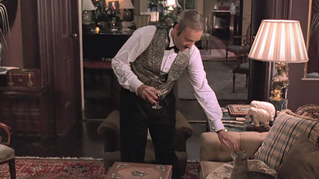 Midnight in the Garden of Good and Evil - Jim Williams Kevin Spacey petting tabby cat Shelton