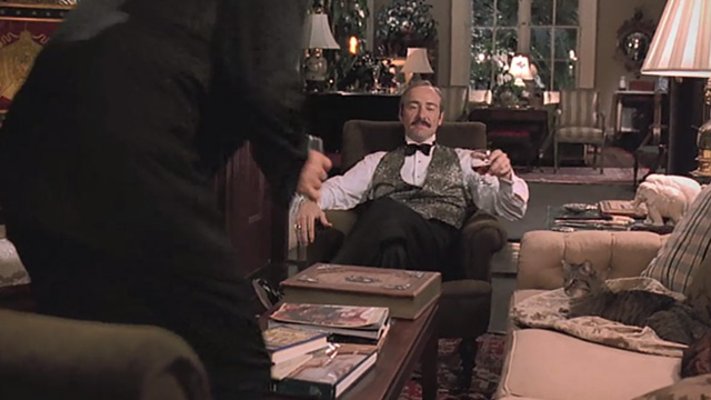 Midnight in the Garden of Good and Evil - Jim Williams Kevin Spacey sitting on chair with pet tabby cat Shelton on sofa