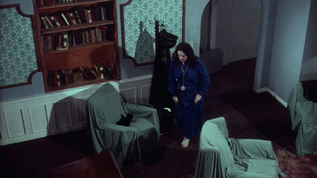 Miss Leslie's Dolls - Miss Leslie Salvador Ugarte passing black cat Ton in covered chair