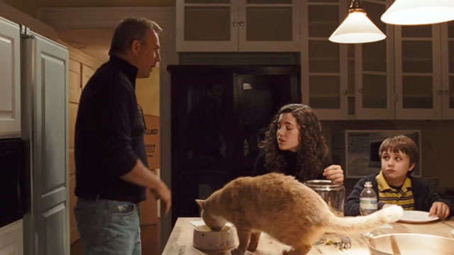 The New Daughter - John Kevin Costner Louisa Ivana Baquero and Sam Gattlin Griffith with ginger tabby cat Marmalade eating at table