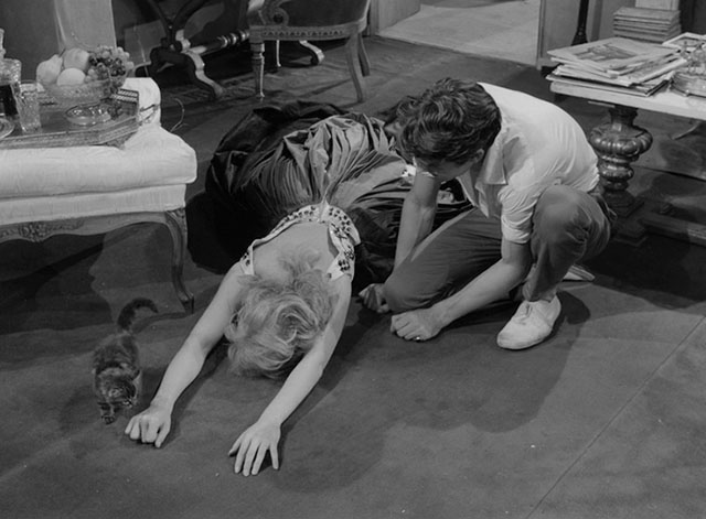 La notte brava - Laura Mylène Demongeot laying on floor playing with longhair tabby kitten with Ruggeretto Laurent Terzieff