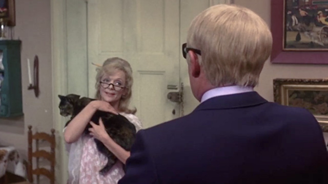 No Way to Treat a Lady - Belle Poppie Barbara Baxley holding tortoiseshell cat Mother with Gill Rod Steiger