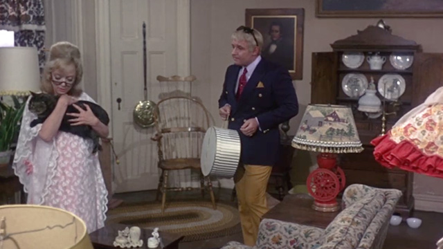 No Way to Treat a Lady - Belle Poppie Barbara Baxley holding tortoiseshell cat Mother with Gill Rod Steiger