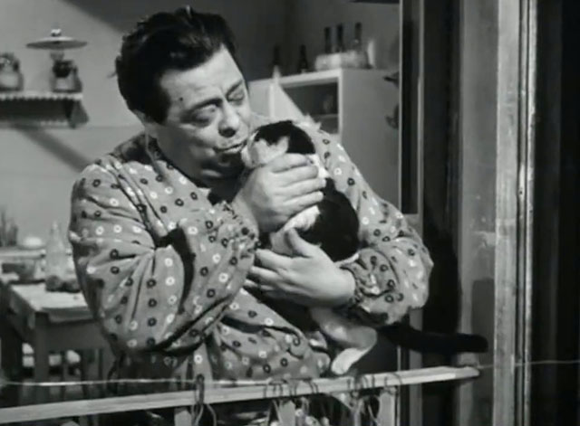 Papa diventa mamma - Guiseppe Aldo Fabrizi holding small tuxedo cat in window