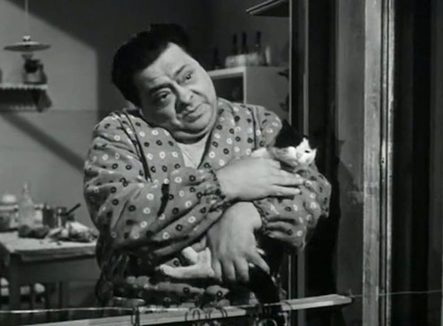 Papa diventa mamma - Guiseppe Aldo Fabrizi holding small tuxedo cat in window