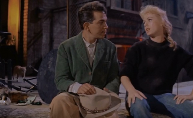 Pepe - Orangey tom cat walks in stage behind Cantinflas and Shirley Jones