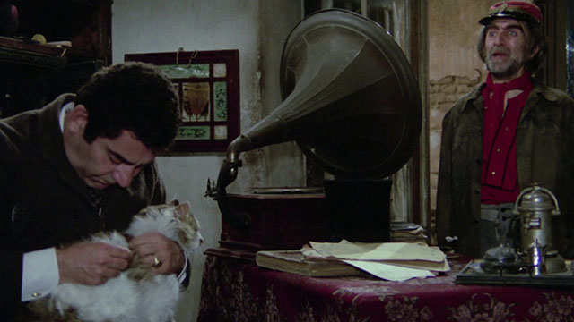 Er più: storia d'amore e di coltello - The Chinese Vittorio Caprioli picking fleas from fur of longhair tabby and white cat with soldier Enzo Maggio