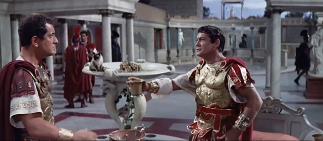 Ponzio Pilato - Pontius Pilate - Siamese kitten on fountain behind Jean Marais