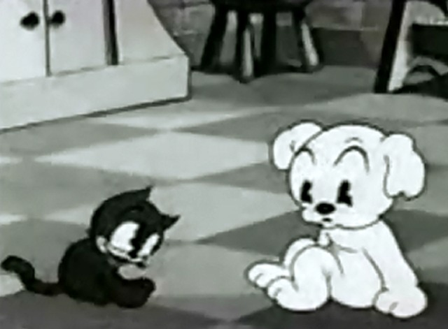 Pudgy and the Lost Kitten - Myron the kitten bothers Pudgy