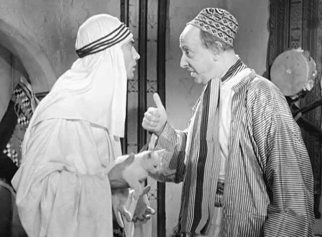 Quel fantasma di mio marito - Gianni Walter Chiari holding white kitten with caliph Franco Coop