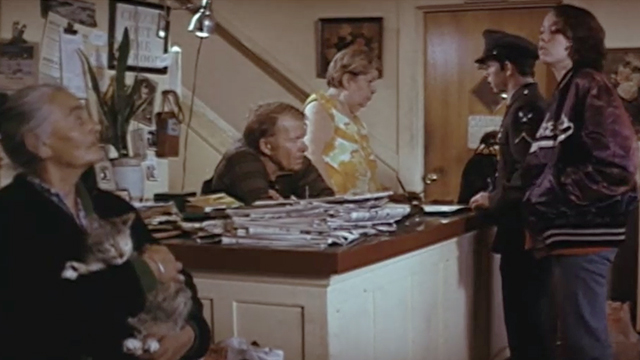 Rafferty and the Gold Dust Twins - Frisbee Mackenzie Phillips and Alan Boone Charlie Martin Smith at hotel desk with woman holding torbie cat