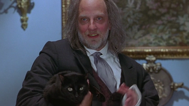 Scary Movie 2 - Hanson Chris Elliott with black cat Mr. Kittles