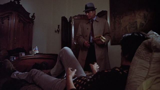 Scorpio - Cross Burt Lancaster looking at black cats at foot of bed with Laurier Alain Delon