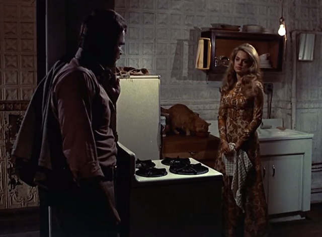 Shamus - McCoy Burt Reynolds and Dyan Cannon with Cat Morris eating on counter