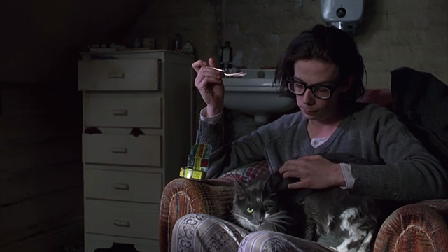 Shine - college student David Helfgott Noah Taylor sharing tin of sardines with long-haired gray and white cat