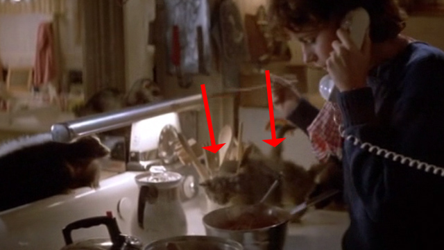Short Circuit - Stephanie Ally Sheedy with kittens cooking dinner
