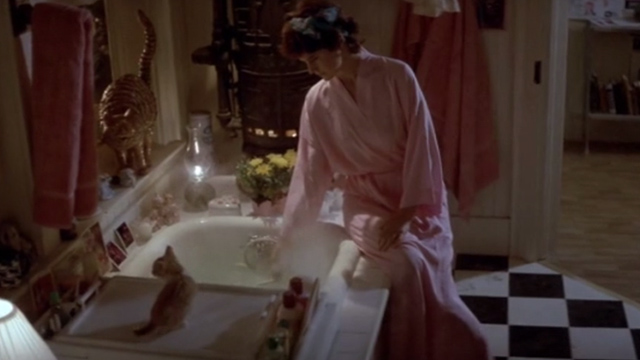Short Circuit - Stephanie Ally Sheedy drawing bath with ginger kitten by tub