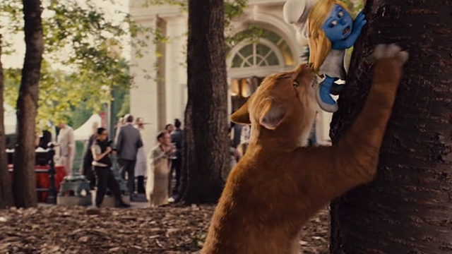 The Smurfs movie - Azrael cat bites Smurfette's hair