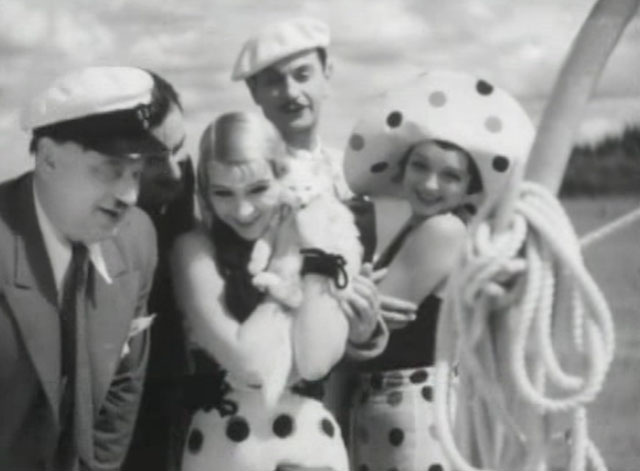 En stilla flirt - Diddi Tutta Rolf holding white cat Murre with Sally Margit Manstad, Henry Einar Axelsson, Dr. Gerhardt Leif Amble-Næss