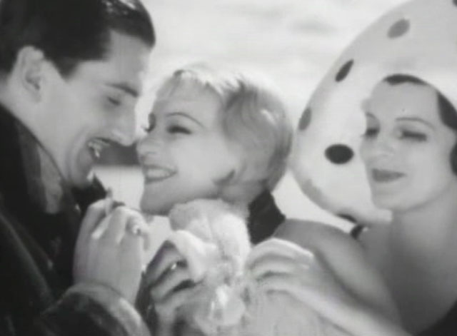 En stilla flirt - Diddi Tutta Rolf holding white cat Murre with Sally Margit Manstad and Dr. Gerhardt Leif Amble-Næss