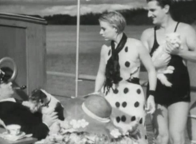 En stilla flirt - Diddi Tutta Rolf angry with Dr. Green Ernst Ekland and throws dog Chamo with Dr. Gerhardt Leif Amble-Næss holding white cat Murre